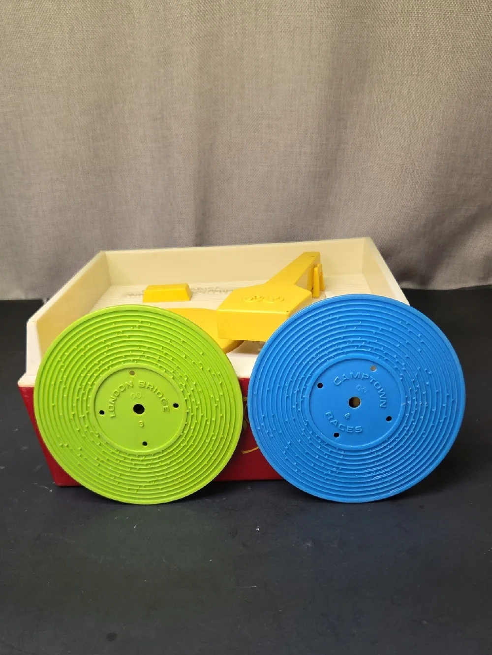 Fisher Price 1971 Vintage Record Player With 5 Discs Tested Works #995 (set‎ R)